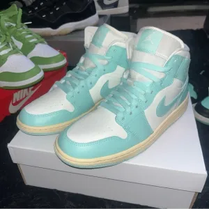 Air Jordan 1 Retro High Mid light dew Women’s Size 10