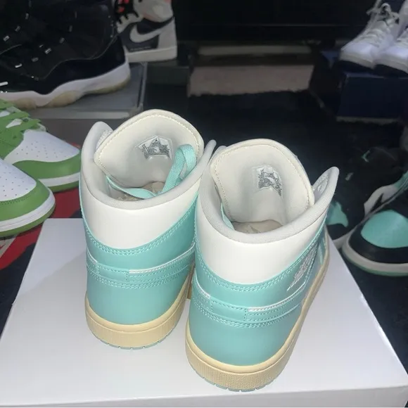 Air Jordan 1 Retro High Mid light dew Women’s Size 10
