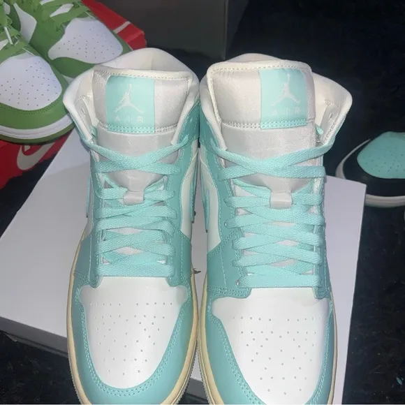 Air Jordan 1 Retro High Mid light dew Women’s Size 10
