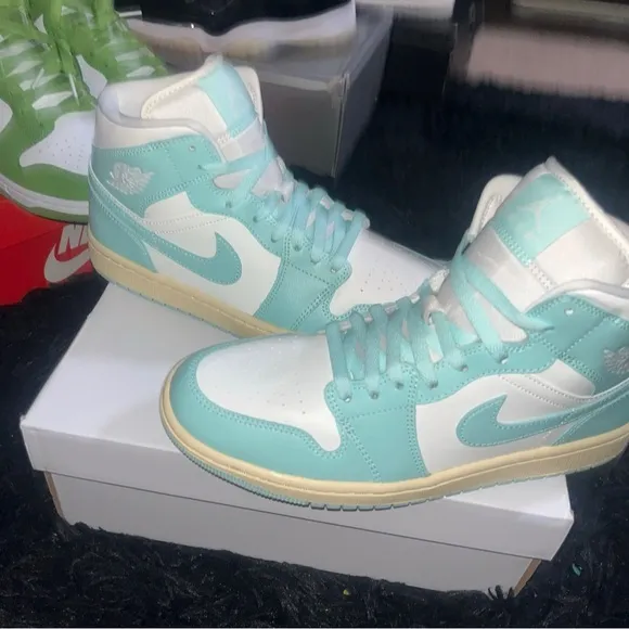 Air Jordan 1 Retro High Mid light dew Women’s Size 10