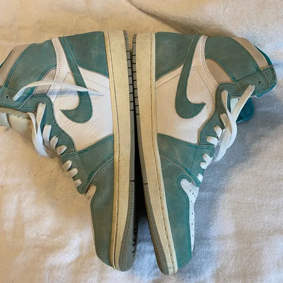 Air Jordan 1 Retro High OG- Turbo Green/Sail White