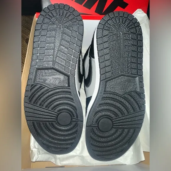 Air Jordan 1 Retro High Sneakers