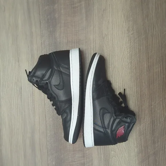 Air Jordan 1, size 5Y