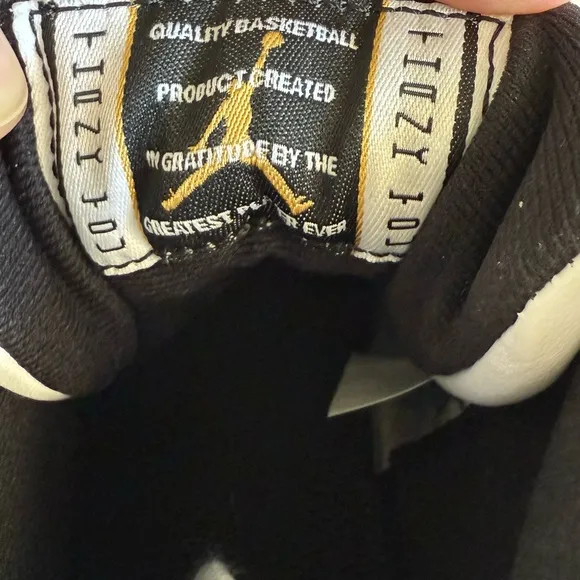 Air Jordan 11 Retro DMP Gratitude kid’s sneakers 3Y