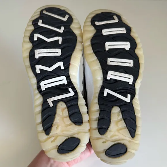 Air Jordan 11 Retro DMP Gratitude kid’s sneakers 3Y