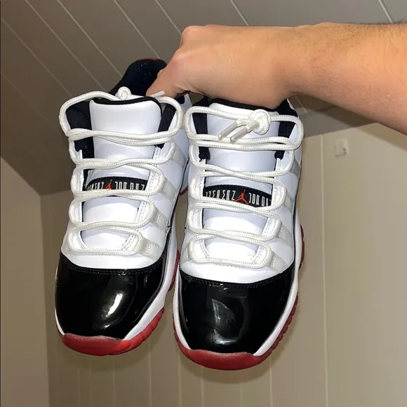 Air Jordan 11 Retro Low (GS) - White/University Red-Black