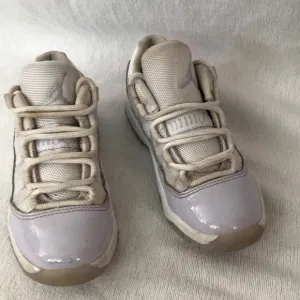 Air Jordan 11 Retro Low Pure Violet Kid 580522-101