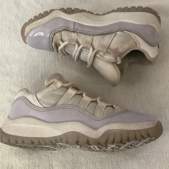 Air Jordan 11 Retro Low Pure Violet Kid 580522-101