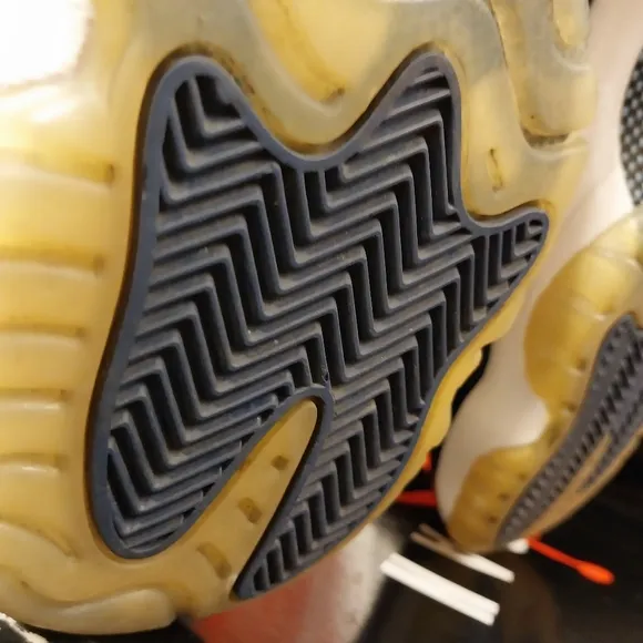 Air Jordan 11 Retro Sneakers Win Like 82 Size 6.5 Gradeschool