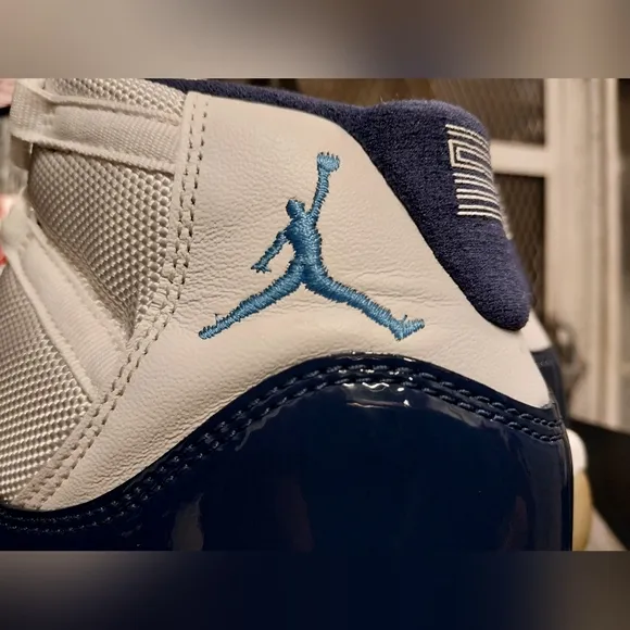 Air Jordan 11 Retro Sneakers Win Like 82 Size 6.5 Gradeschool