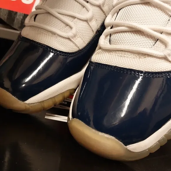Air Jordan 11 Retro Sneakers Win Like 82 Size 6.5 Gradeschool