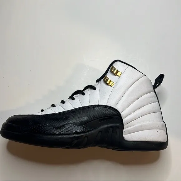 Air Jordan 12 Retro GS Taxi 2013 Size 6Y