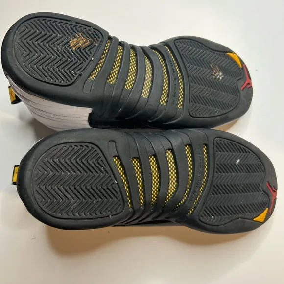 Air Jordan 12 Retro GS Taxi 2013 Size 6Y