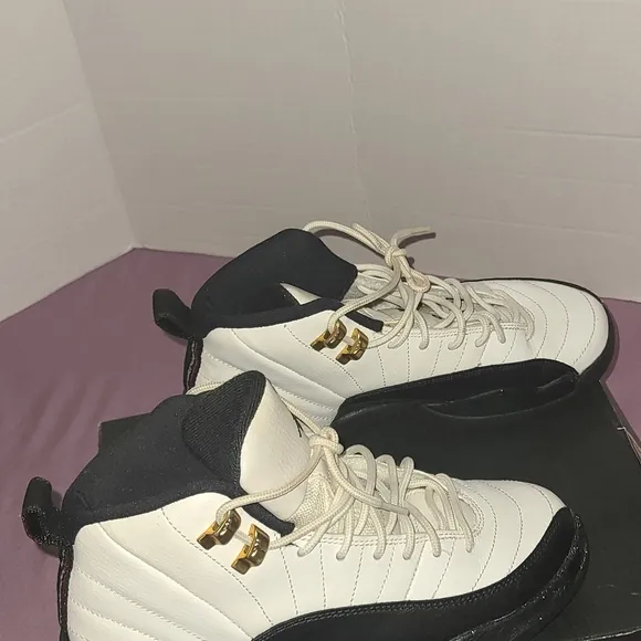 AIR JORDAN 12 RETRO GS USED SIZE 4.5Y WHITE BLACK TAXI VARSITY RED 153265 125