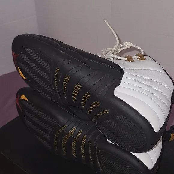 AIR JORDAN 12 RETRO GS USED SIZE 4.5Y WHITE BLACK TAXI VARSITY RED 153265 125