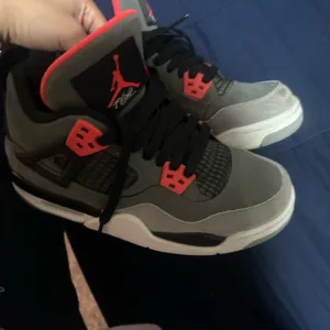 Air Jordan 4 Retro Black Red Sneakers