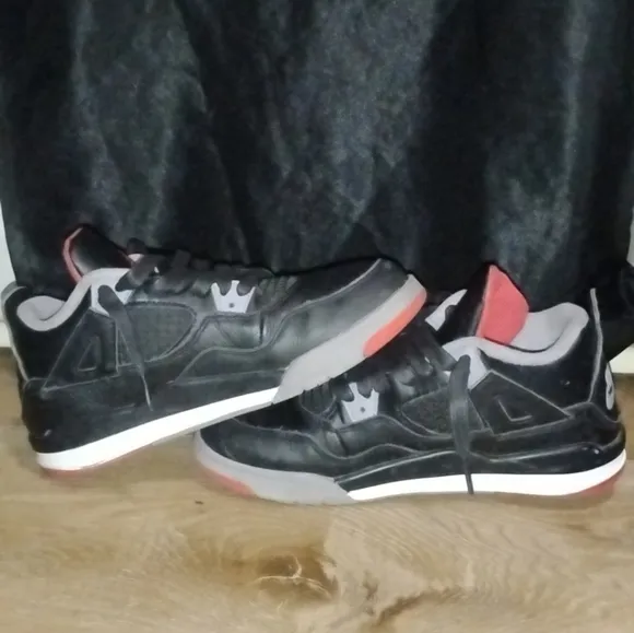Air Jordan 4 Retro 'Bred Reimagined' Sneakers