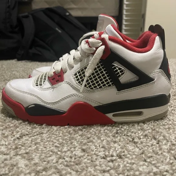 Air Jordan 4 Retro “Fire Red”