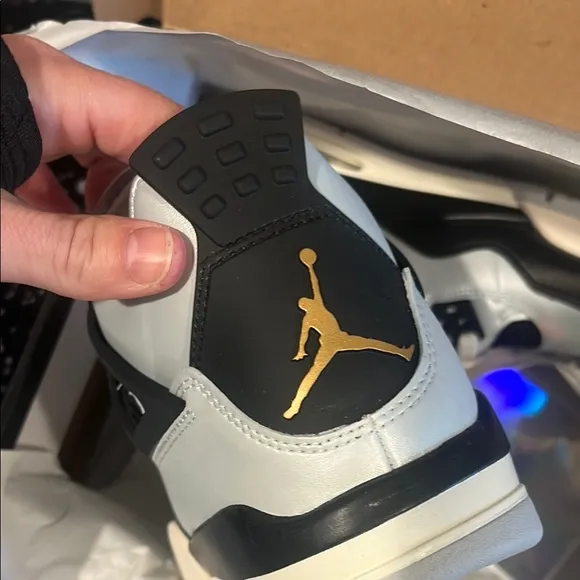 Air Jordan 4 retro gs pure platinum/ metallic gold size 5 youth brand new in box