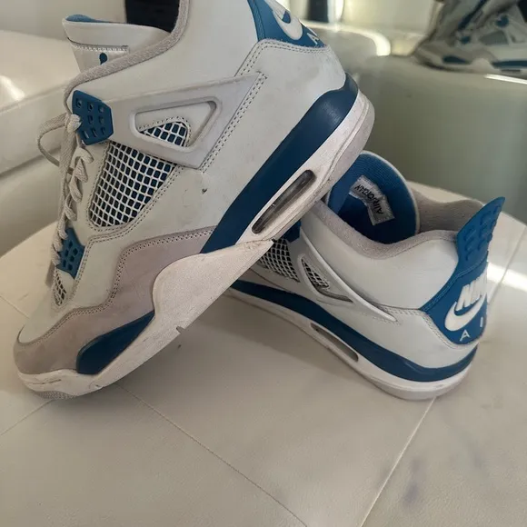 Air Jordan 4 Retro Military Blue Sneakers