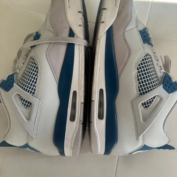 Air Jordan 4 Retro Military Blue Sneakers