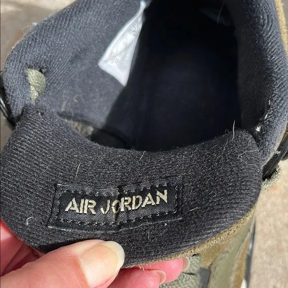 Air Jordan 4 Retro Olive Sneakers