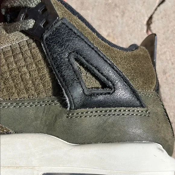 Air Jordan 4 Retro Olive Sneakers