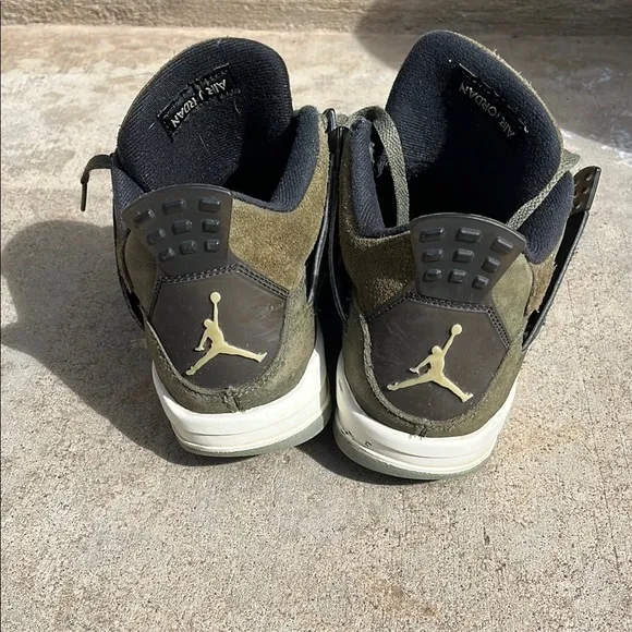 Air Jordan 4 Retro Olive Sneakers