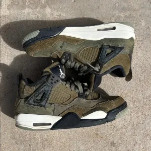 Air Jordan 4 Retro Olive Sneakers
