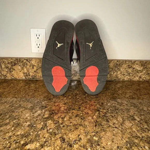 Air Jordan 4 retro red thunder- certified through GOAT