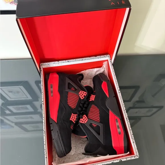 Air Jordan 4 Retro Red Thunder Iconic Style Sneakers