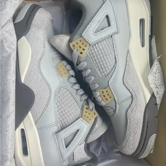 Air Jordan 4 Retro SE Craft - Gray and Cream