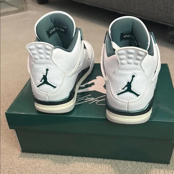 Air Jordan 4 Retro Sneakers Size 8 Men’s. White with green accents.