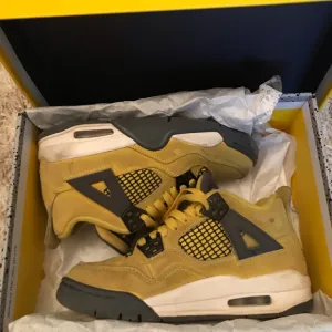 Air Jordan 4 Retro Sneakers