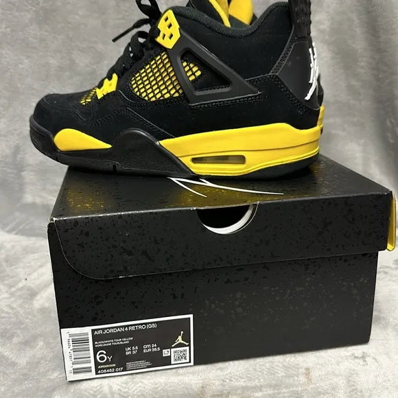 Air Jordan 4 Retro 'Thunder’ Sneakers Size 6