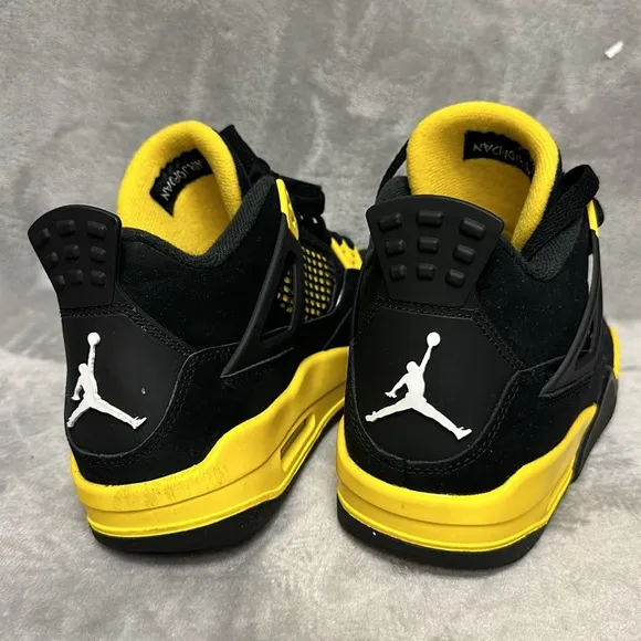 Air Jordan 4 Retro 'Thunder’ Sneakers Size 6