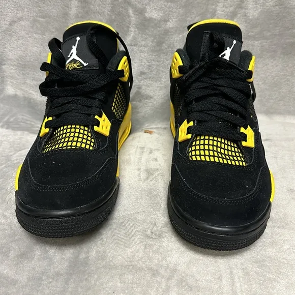 Air Jordan 4 Retro 'Thunder’ Sneakers Size 6