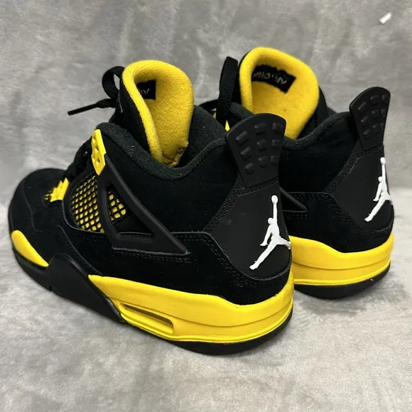 Air Jordan 4 Retro 'Thunder’ Sneakers Size 6