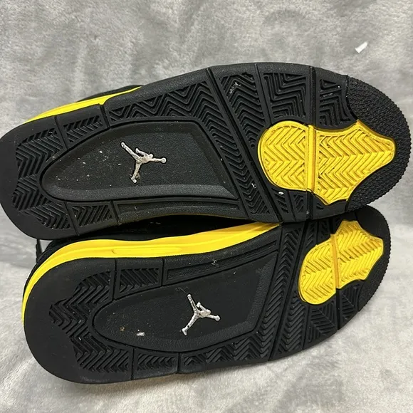 Air Jordan 4 Retro 'Thunder’ Sneakers Size 6