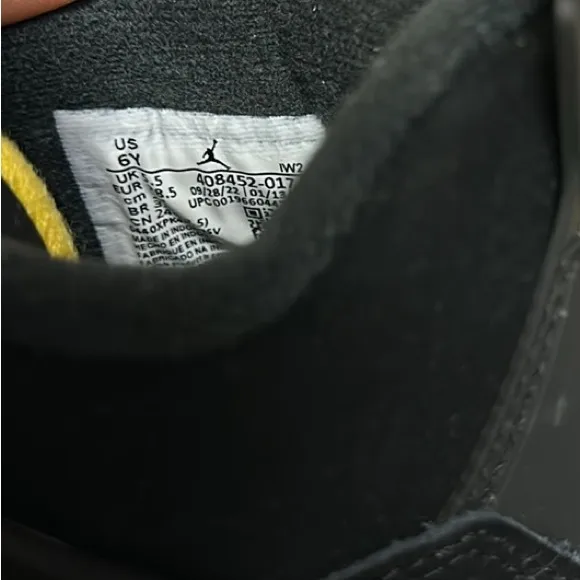 Air Jordan 4 Retro 'Thunder’ Sneakers Size 6