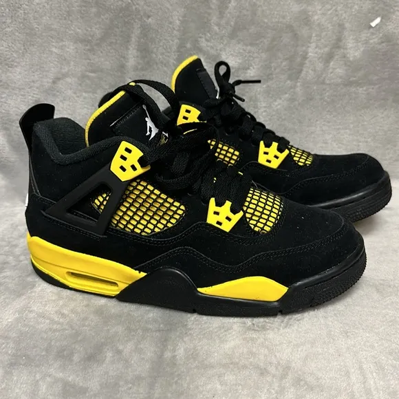 Air Jordan 4 Retro 'Thunder’ Sneakers Size 6