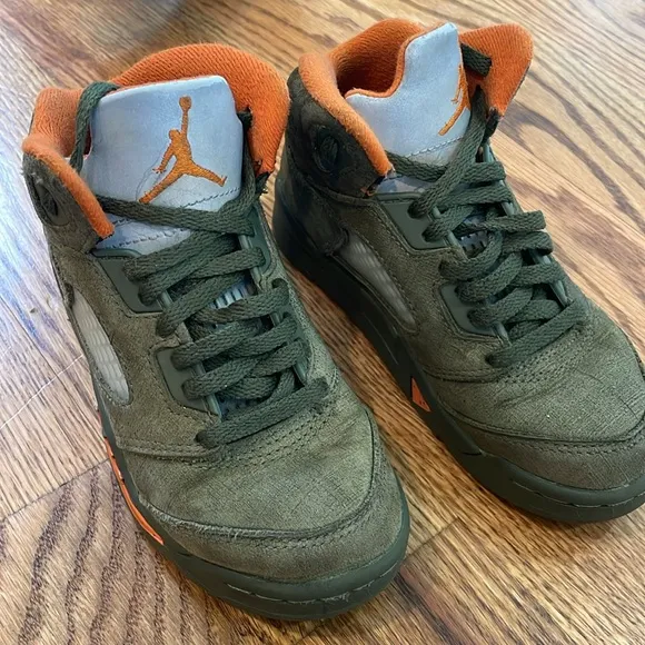 Air Jordan 5 Retro 'Olive' Army Olive/Solar Orange Sneakers. Size 11c.