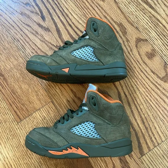Air Jordan 5 Retro 'Olive' Army Olive/Solar Orange Sneakers. Size 11c.