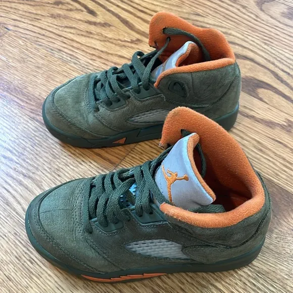 Air Jordan 5 Retro 'Olive' Army Olive/Solar Orange Sneakers. Size 11c.