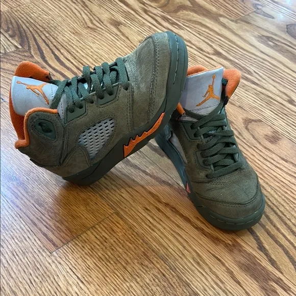 Air Jordan 5 Retro 'Olive' Army Olive/Solar Orange Sneakers. Size 11c.