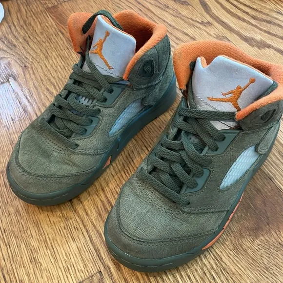 Air Jordan 5 Retro 'Olive' Army Olive/Solar Orange Sneakers. Size 11c.