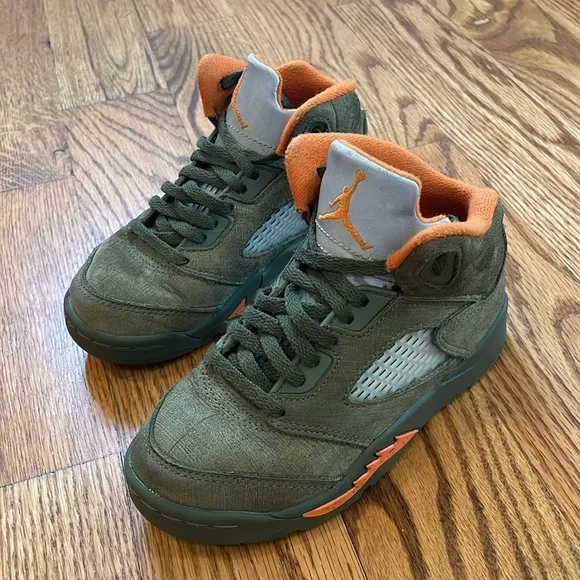 Air Jordan 5 Retro 'Olive' Army Olive/Solar Orange Sneakers. Size 11c.
