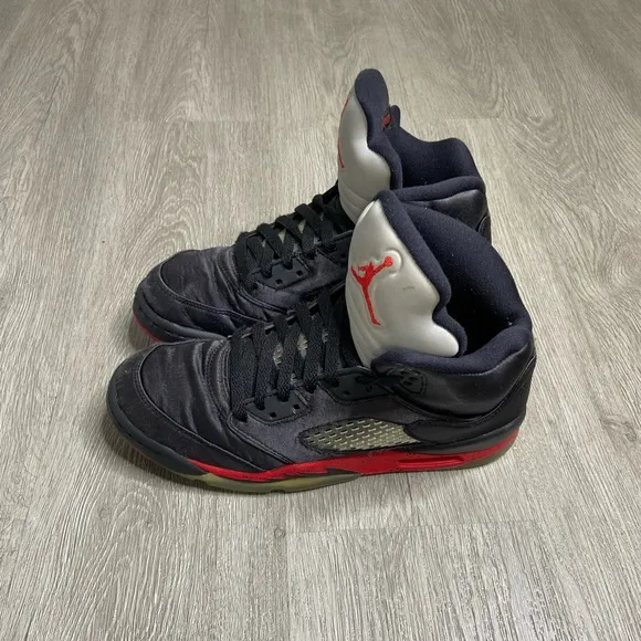 Air Jordan 5 Retro Satin Bred GS Boys Shoe Size 6.5Y Black 440888-006 Preowned