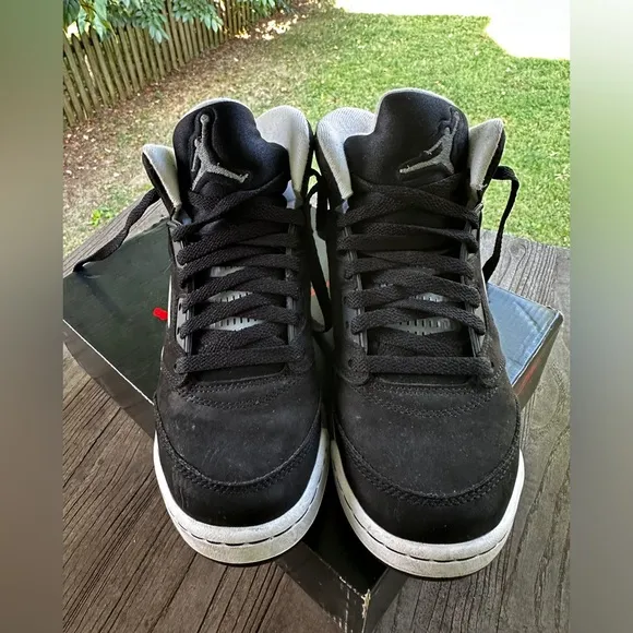 Air Jordan 5 Retro, size 6Y. Black and Grey. Excellent condition. Nike
