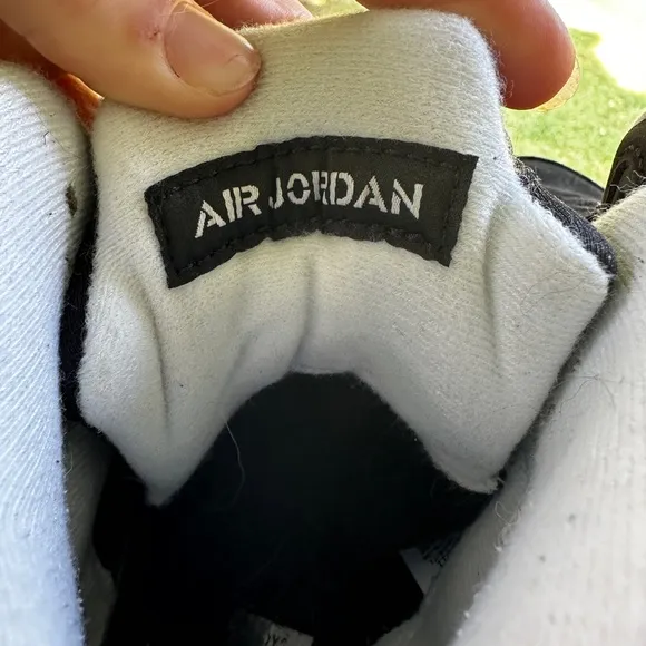 Air Jordan 5 Retro, size 6Y. Black and Grey. Excellent condition. Nike